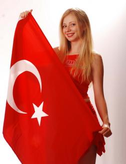 O orădeancă, fiică de militar NATO, reprezintă Turcia la Miss Diaspora 